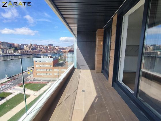 Foto 1 de Venta de piso en Zona Lamiako - Pinueta de 2 habitaciones con terraza y piscina
