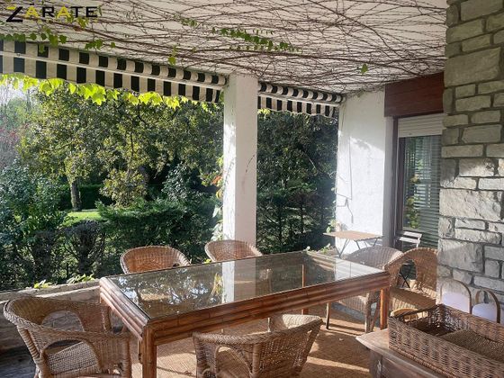 Foto 2 de Venta de chalet en Mungia de 4 habitaciones con terraza y piscina