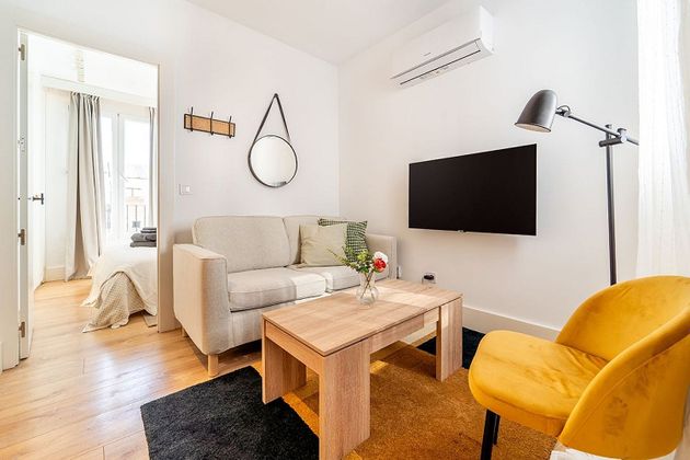 Foto 1 de Alquiler de piso en calle De Juan Navarro de 1 habitación con muebles y aire acondicionado