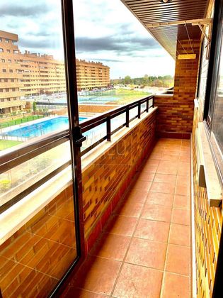 Foto 1 de Piso en venta en El Quiñón de 4 habitaciones con terraza y piscina