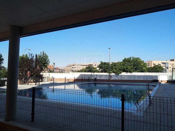 Foto 1 de Venta de piso en Los Rosales de 1 habitación con piscina y garaje