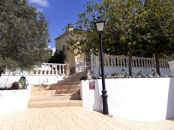 Foto 1 de Chalet en venta en Castellet i la Gornal de 5 habitaciones con terraza y piscina