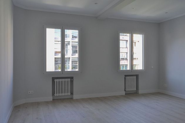 Foto 2 de Piso en alquiler en calle De Génova de 2 habitaciones con terraza y aire acondicionado