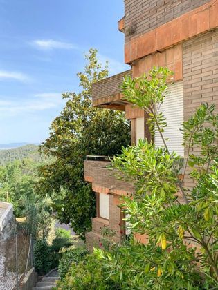 Foto 2 de Venta de chalet en La Floresta - Les Planes de 9 habitaciones con terraza y balcón