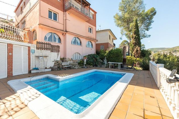 Foto 1 de Xalet en venda a Vallirana de 6 habitacions amb terrassa i piscina