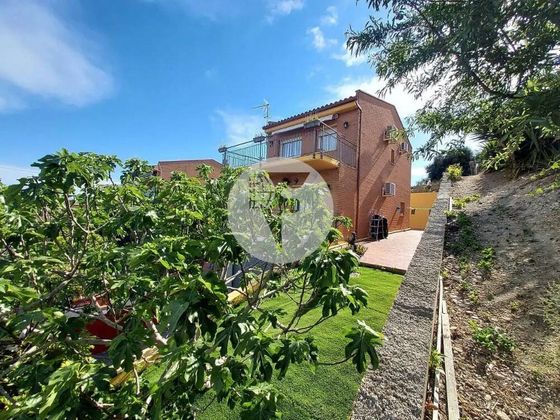 Foto 2 de Venta de casa en Castellnou - Can Mir - Sant Muç de 3 habitaciones con terraza y garaje