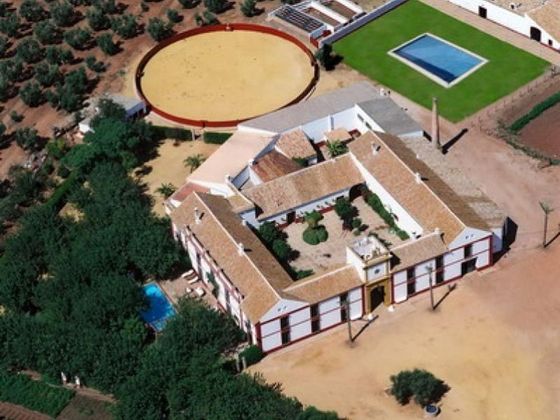 Foto 1 de Casa rural en venda a Valencina de la Concepción de 9 habitacions amb terrassa i piscina