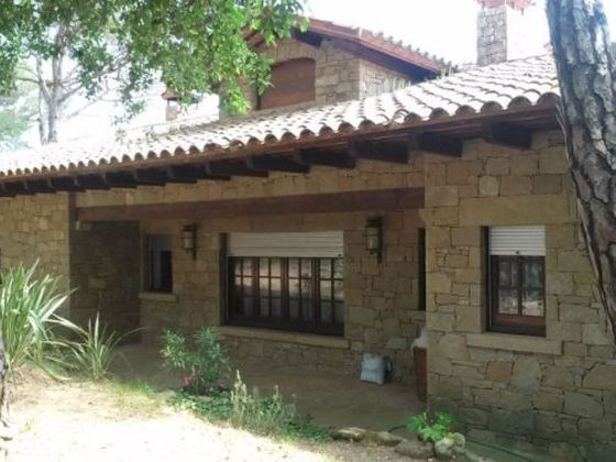 Foto 2 de Chalet en venta en Sant Quirze Safaja de 5 habitaciones con terraza y piscina