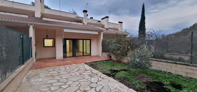 Foto 1 de Casa adosada en venta en Sant Quirze Safaja de 3 habitaciones con terraza y jardín