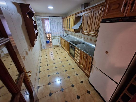 Foto 1 de Piso en venta en Angustias - Chana - Encina de 4 habitaciones con terraza y garaje