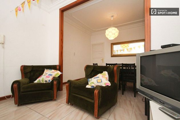 Foto 2 de Piso en alquiler en Centro - Sagrario de 3 habitaciones con muebles y balcón