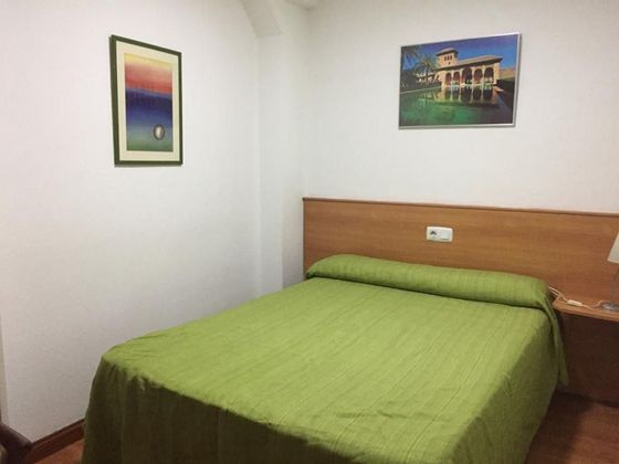 Foto 2 de Piso en alquiler en Centro - Sagrario de 2 habitaciones con muebles y balcón
