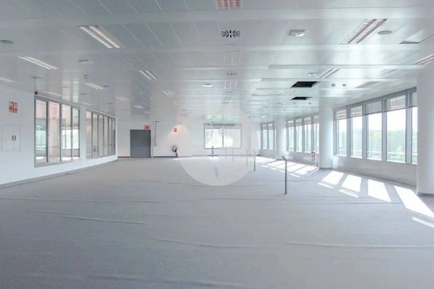 Foto 1 de Oficina en alquiler en Sanchinarro de 1003 m²