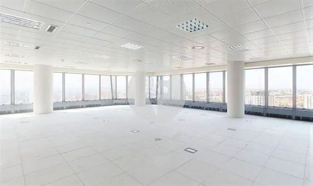 Foto 1 de Alquiler de oficina en Castilla de 684 m²