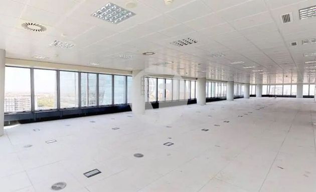 Foto 2 de Alquiler de oficina en Castilla de 684 m²