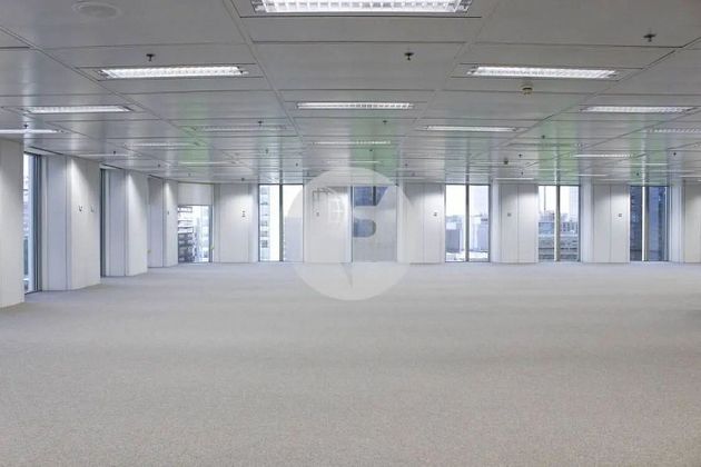 Foto 1 de Oficina en alquiler en Cuatro Caminos de 740 m²