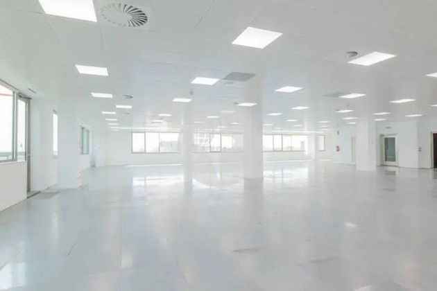 Foto 1 de Alquiler de oficina en Virgen del Cortijo - Manoteras de 1403 m²