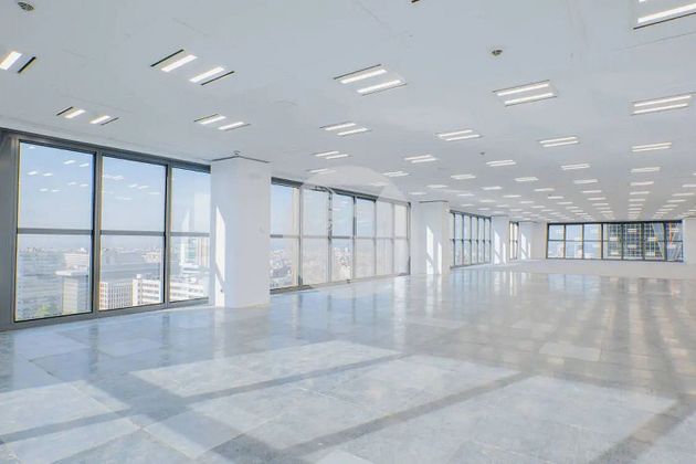 Foto 2 de Alquiler de oficina en Castilla de 592 m²