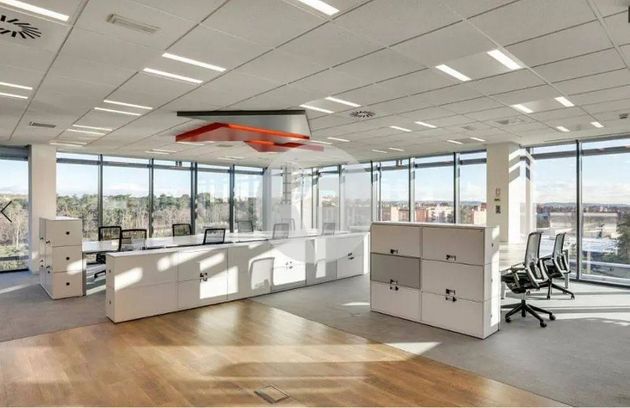 Foto 2 de Oficina en alquiler en Alameda de Osuna de 655 m²