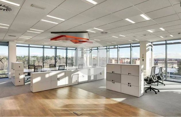 Foto 1 de Oficina en alquiler en Alameda de Osuna de 5244 m²