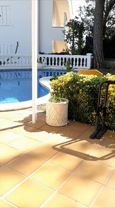 Foto 2 de Alquiler de chalet en Torre Valentina-Mas Vilar de La Mutxada-Treumal de 7 habitaciones con terraza y piscina