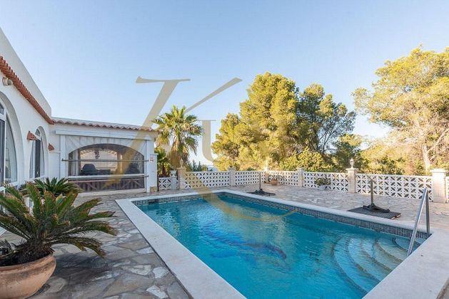 Foto 1 de Casa en venda a Cala Vedella - Cala Tarida - Cala Conta de 6 habitacions amb terrassa i piscina