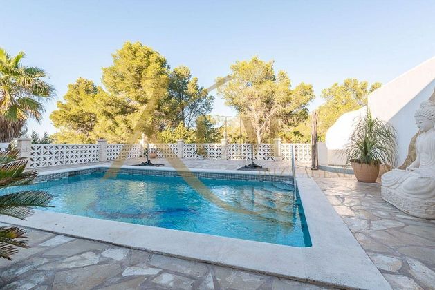 Foto 2 de Casa en venda a Cala Vedella - Cala Tarida - Cala Conta de 6 habitacions amb terrassa i piscina