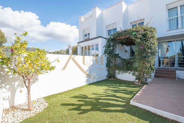 Foto 2 de Casa en venta en Cala Vedella - Cala Tarida - Cala Conta de 3 habitaciones con terraza y piscina