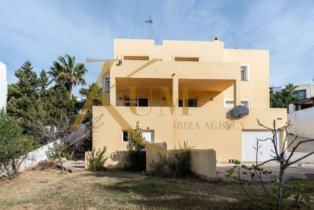 Foto 1 de Casa en venda a Cala Vedella - Cala Tarida - Cala Conta de 4 habitacions amb terrassa i garatge