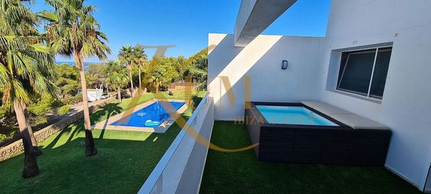 Foto 2 de Casa en alquiler en Cala Vedella - Cala Tarida - Cala Conta de 4 habitaciones con terraza y piscina