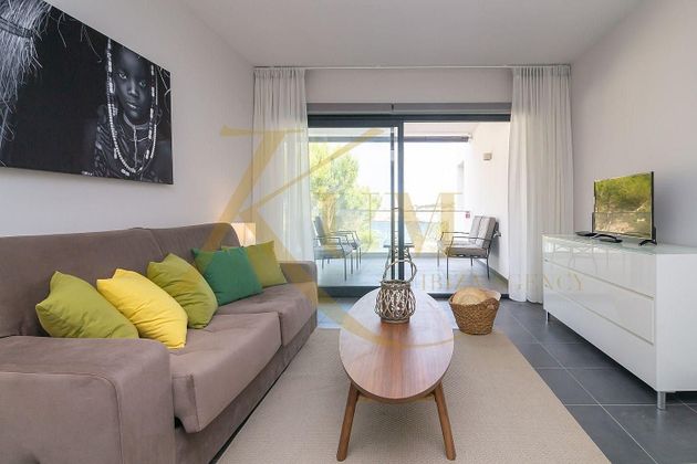 Foto 1 de Pis en lloguer a Cala Vedella - Cala Tarida - Cala Conta de 1 habitació amb terrassa i aire acondicionat