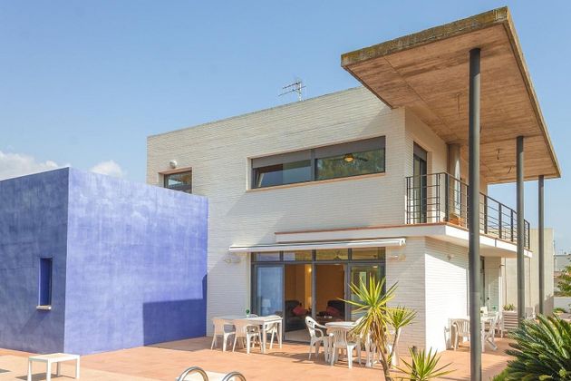 Foto 1 de Alquiler de chalet en Els Terrers de 5 habitaciones con terraza y piscina