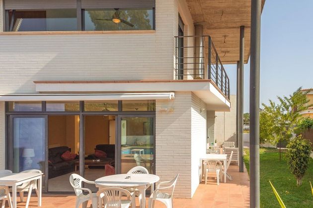 Foto 2 de Alquiler de chalet en Els Terrers de 5 habitaciones con terraza y piscina