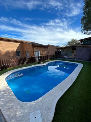 Foto 1 de Casa en venda a Esparreguera de 4 habitacions amb terrassa i piscina