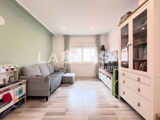 Foto 1 de Piso en venta en Artigas - Llefià de 3 habitaciones con balcón y aire acondicionado