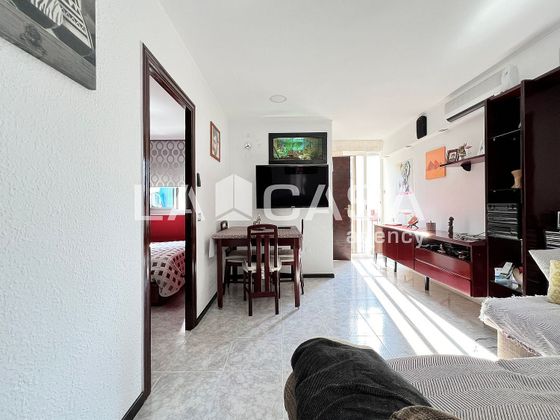 Foto 1 de Piso en venta en Artigas - Llefià de 2 habitaciones con balcón y aire acondicionado