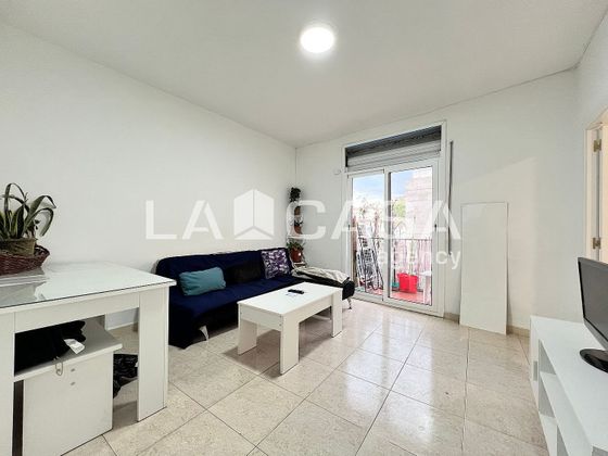 Foto 1 de Piso en venta en Artigas - Llefià de 3 habitaciones con piscina y balcón