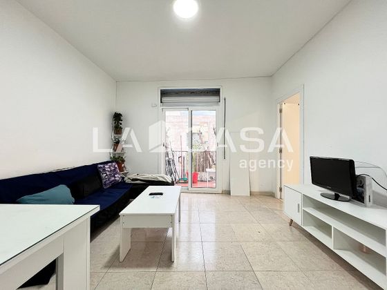 Foto 2 de Piso en venta en Artigas - Llefià de 3 habitaciones con piscina y balcón