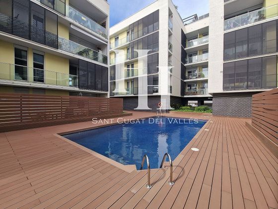 Foto 2 de Alquiler de piso en avenida De la Clota de 4 habitaciones con terraza y piscina
