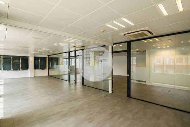 Foto 1 de Alquiler de oficina en La Sagrada Família de 959 m²