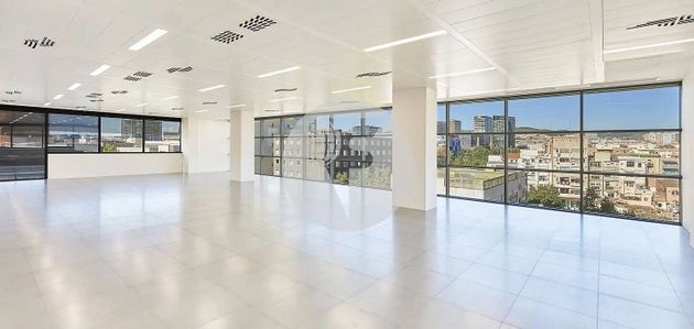 Foto 1 de Alquiler de oficina en El Poblenou de 483 m²