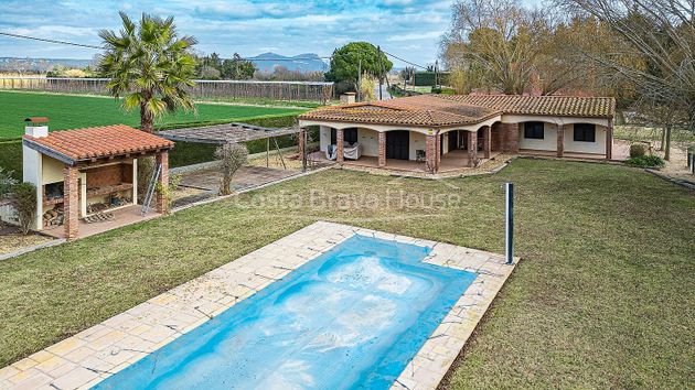Foto 1 de Casa rural en venta en Torroella de Montgrí pueblo de 4 habitaciones con terraza y piscina