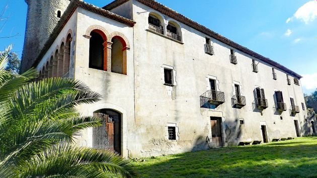 Foto 1 de Casa rural en venta en Flaçà de 8 habitaciones con terraza y jardín