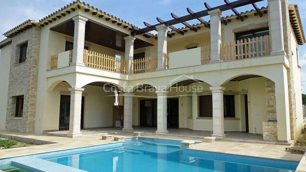 Foto 2 de Venta de chalet en Empuriabrava de 5 habitaciones con terraza y piscina