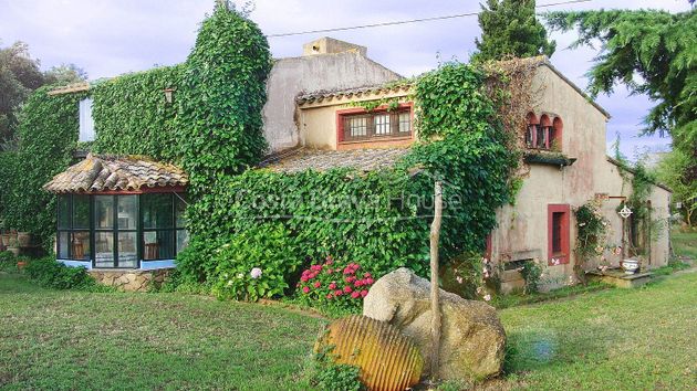 Foto 1 de Casa rural en venda a Mont-Ras de 13 habitacions amb piscina i calefacció