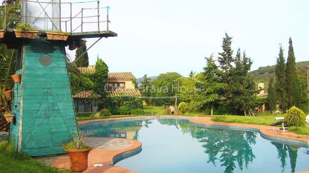 Foto 2 de Casa rural en venda a Mont-Ras de 13 habitacions amb piscina i calefacció