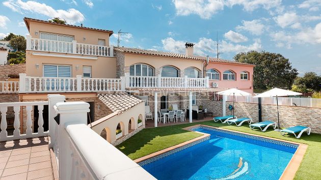 Foto 1 de Casa adossada en venda a Pals de 5 habitacions amb terrassa i piscina