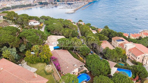 Foto 2 de Venta de chalet en Port Salvi - Puntabrava de 4 habitaciones con terraza y piscina
