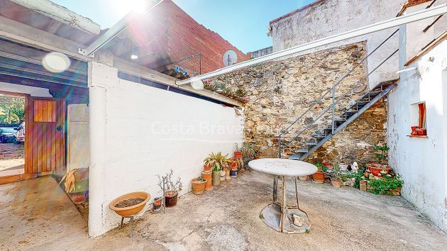 Foto 2 de Casa en venda a Bisbal d´Empordà, La de 5 habitacions amb terrassa i jardí