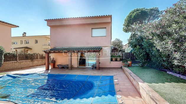 Foto 2 de Xalet en venda a Mont-Ras de 3 habitacions amb terrassa i piscina